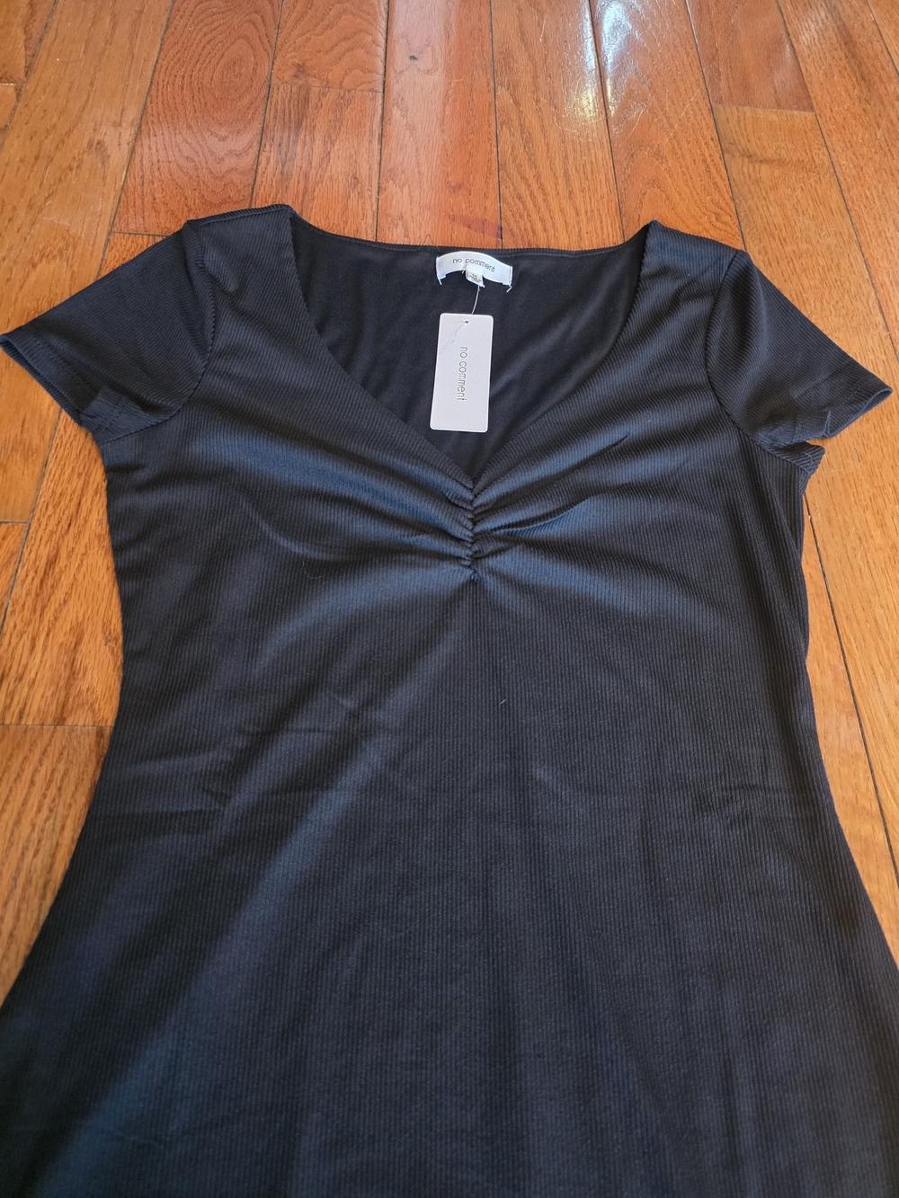 Classic Black V-Neck Midi Dress with Short Sleeves - Picture 4 of 6
